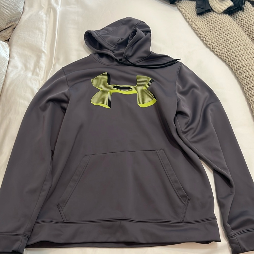 Men’s Under Armour gray hoodie sweatshirt. Medium.